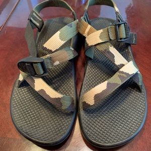 Chacos Youth Size 6 (women’s size 7.5-8)
